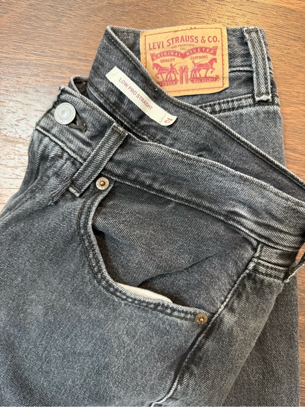 Levi’s Low Pro Straight Jeans Women’s Size 27 Gray Black Denim 100% Cotton